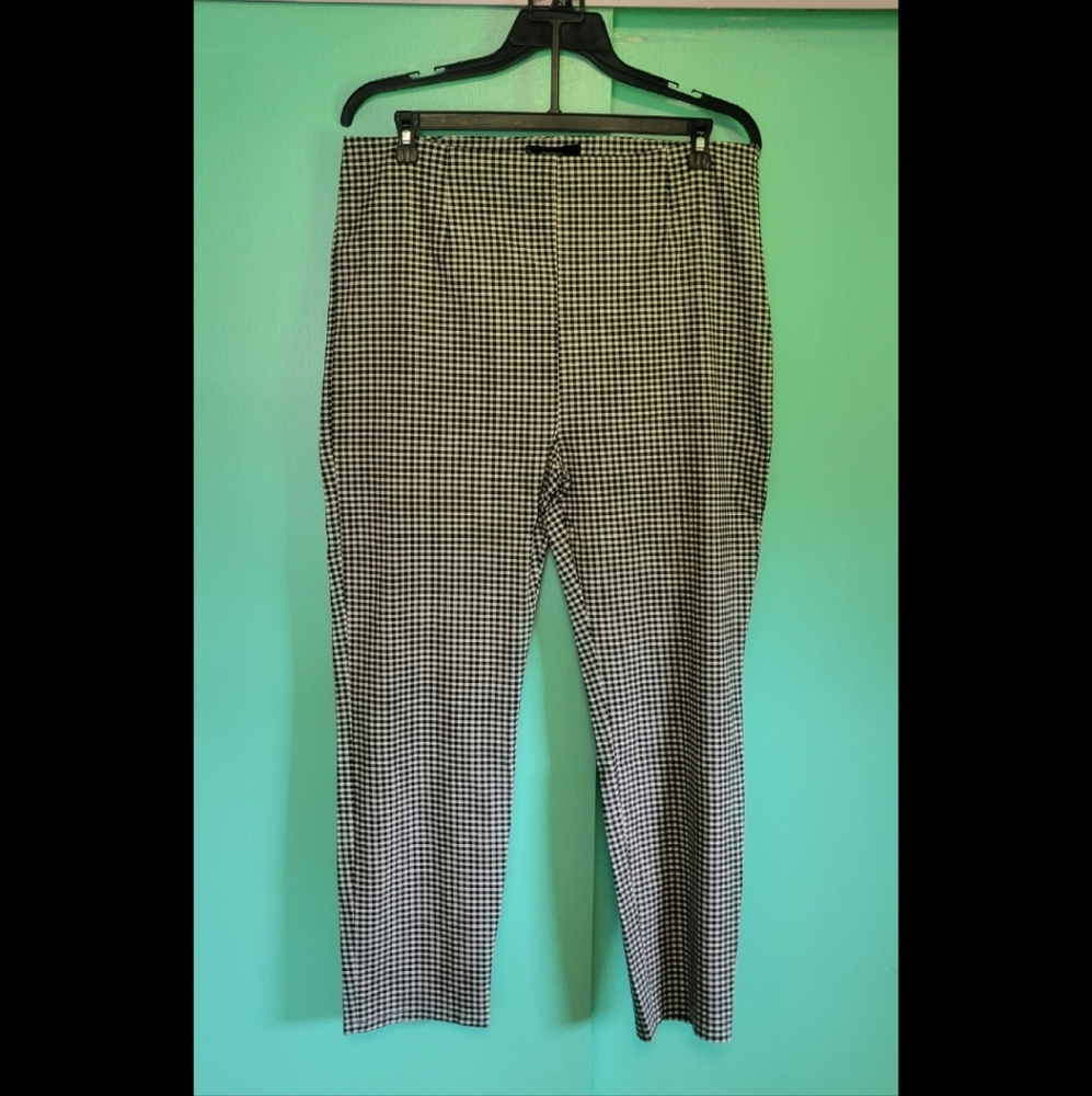 Forever 21 Women's Black and White Gingham Capri